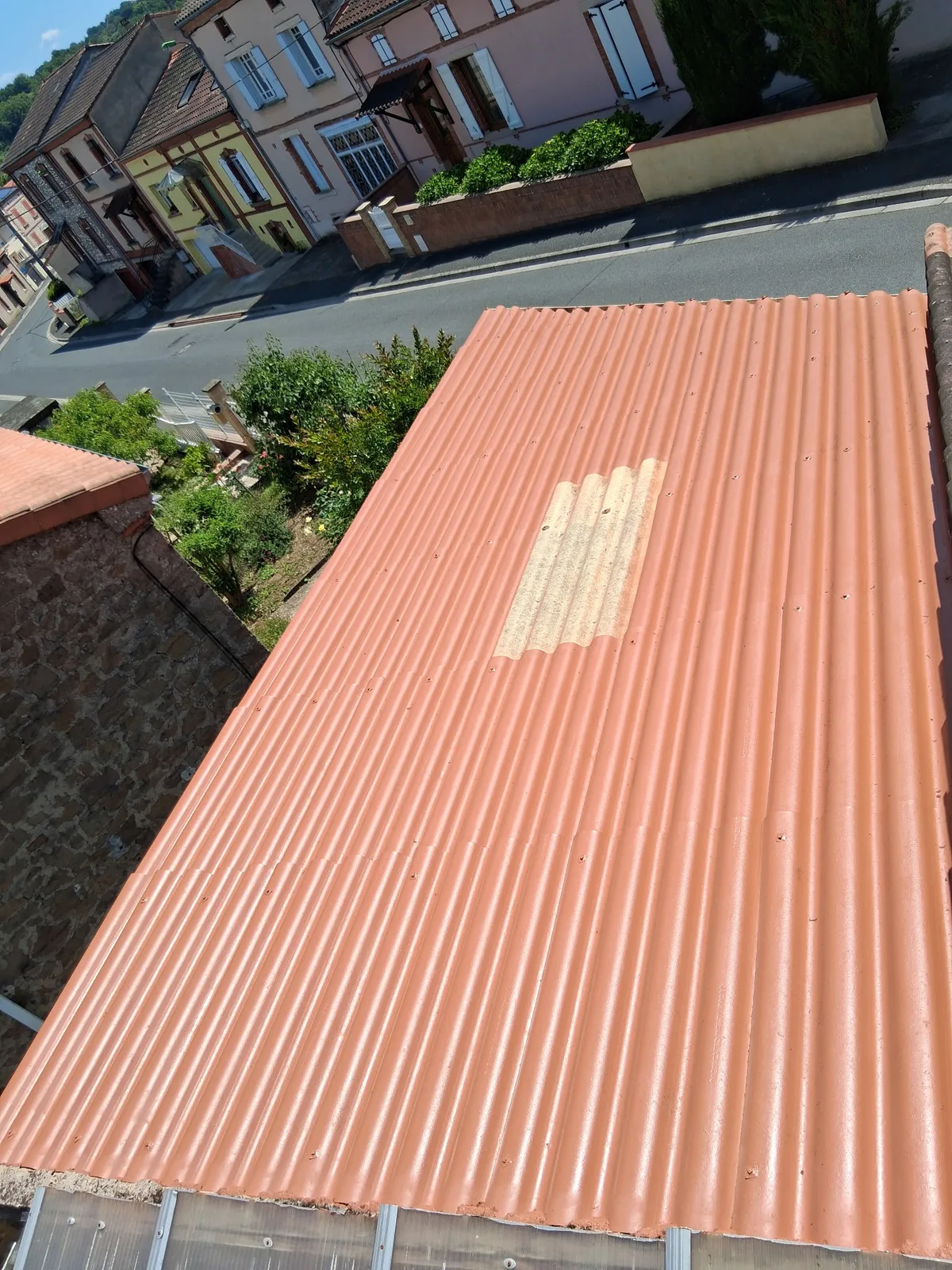 Nettoyage et protection hydrofuge d’une toiture de garage à Castres